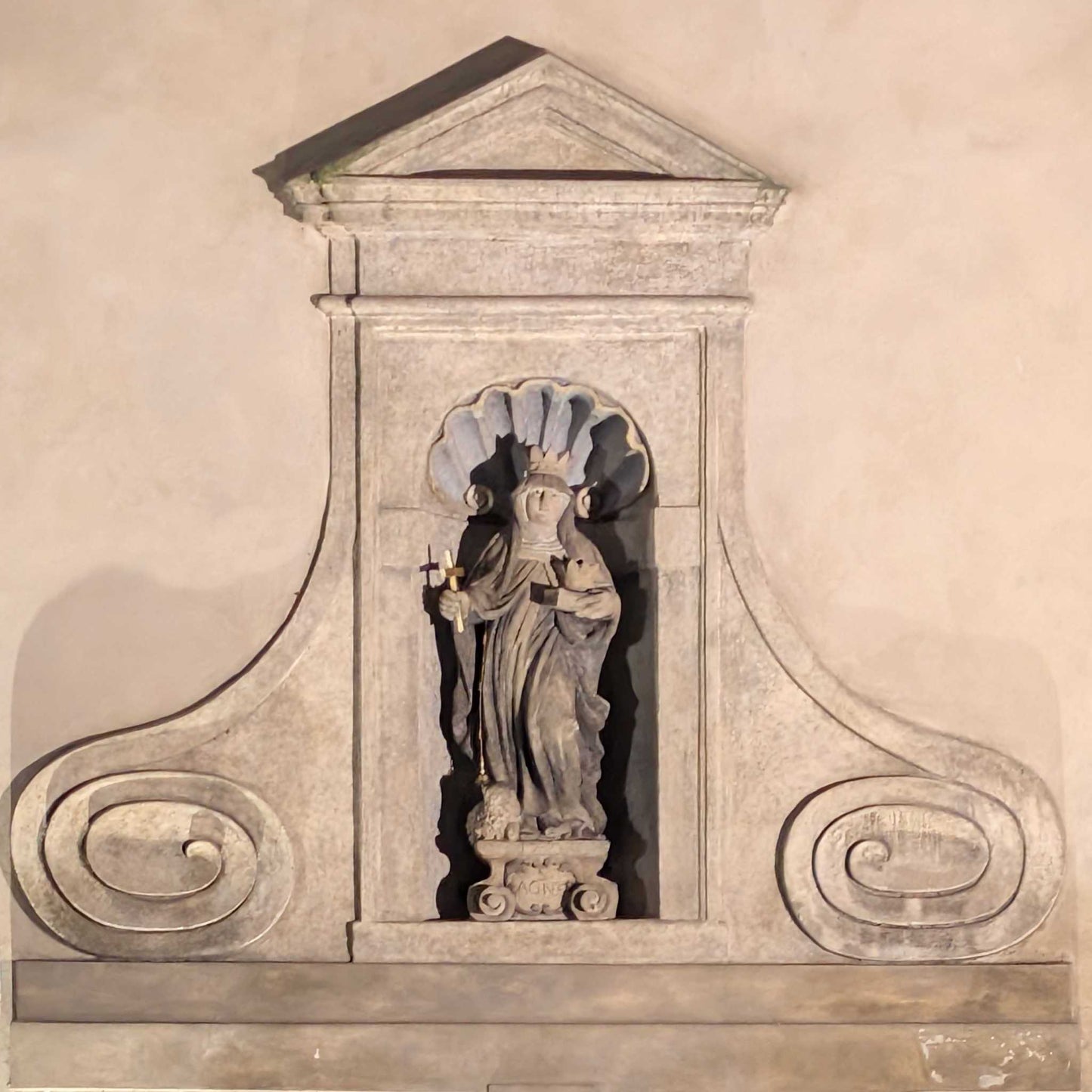 Ghosts of Prague (1h30m)